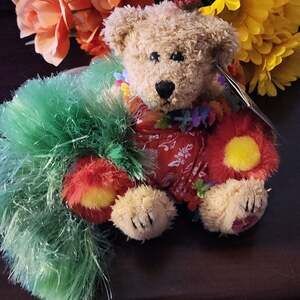Hawaiian Collectibles Hula Girl Bear Passport Grass Skirt Plush w/Tag 2003